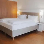 Steigenberger &