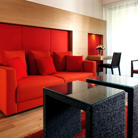 ホテル Steigenberger &