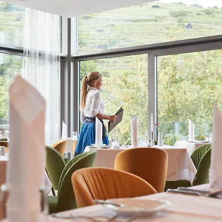 ホテル Steigenberger &