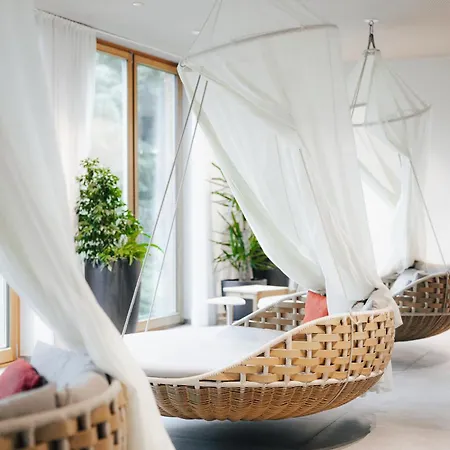 ホテル Steigenberger &