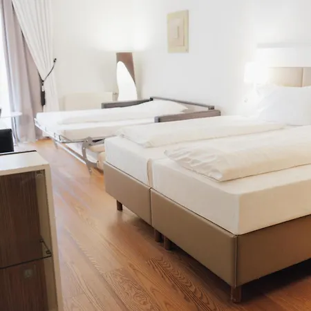 ホテル Steigenberger &