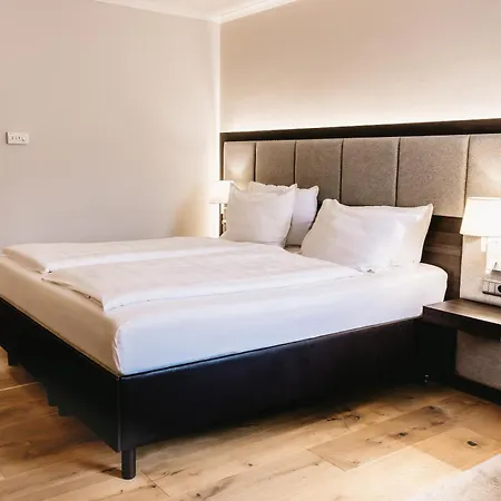 ホテル Steigenberger &