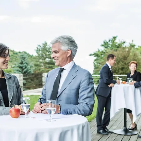 ホテル Steigenberger &